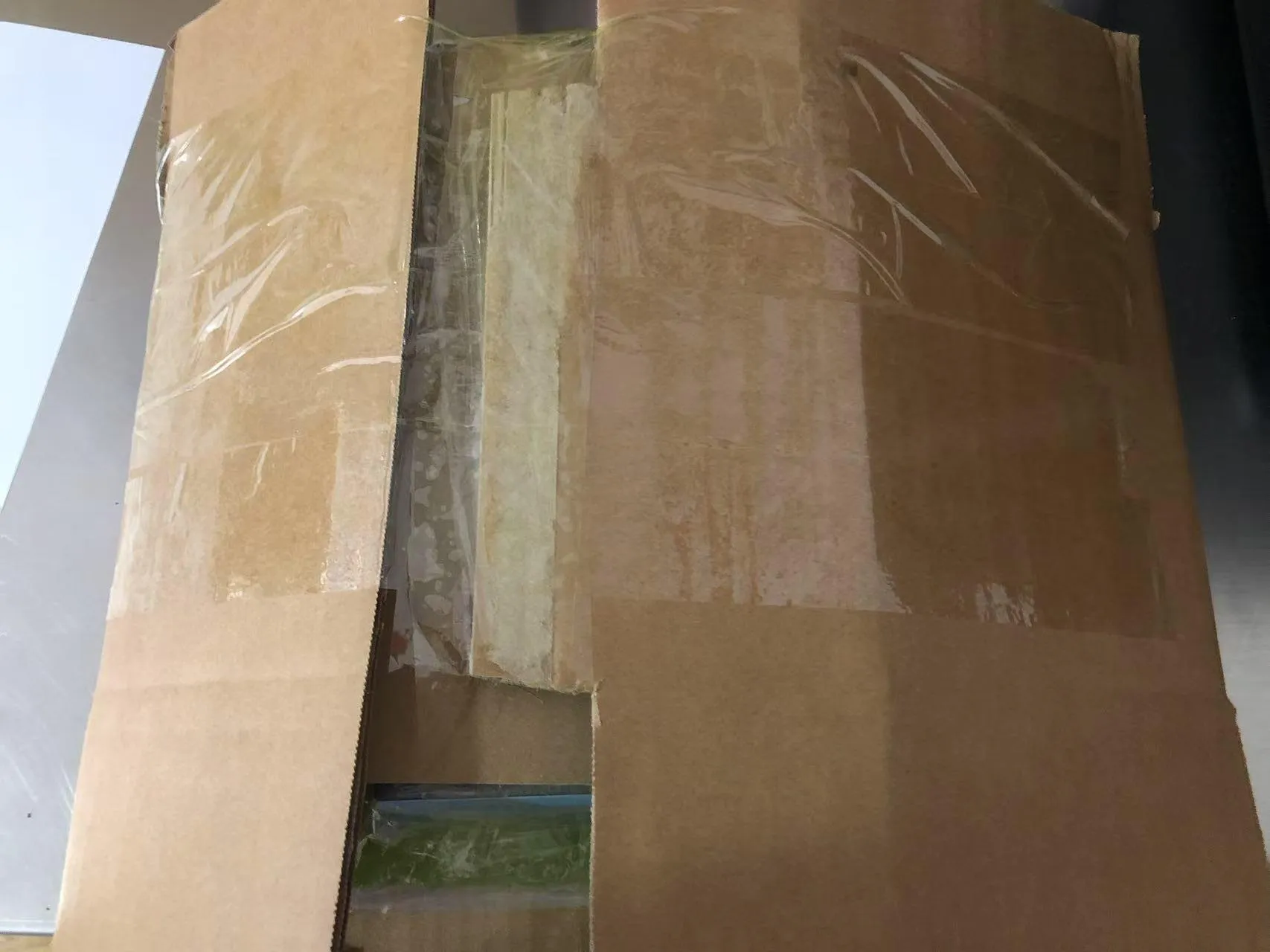 Progressus mittens portatilem obice libros ad Uganda